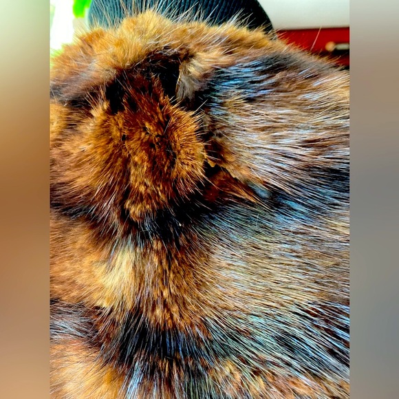 Kerry Brooke Mink Fur stole, shawl by Kerry Brooke Fashions. - Picture 17 of 17